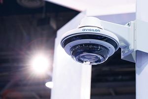Avigilon предлагает унифицированную технологию видеонаблюдения и контроля доступа для предотвращения заражением COVID-19